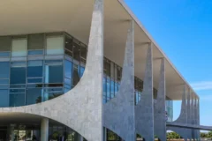 Pesquisa aponta divisão entre eleitores sobre o fim da reeleição no Brasil