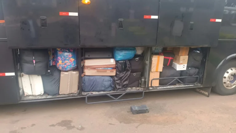 Polícia Rodoviária apreende ônibus com contrabando na região de Assis