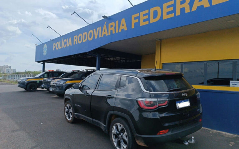 Polícia Rodoviária Federal recupera veículo furtado em abordagem na Br-153