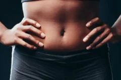 Por que o excesso de abdominais pode prejudicar sua coluna em vez de fortalecer