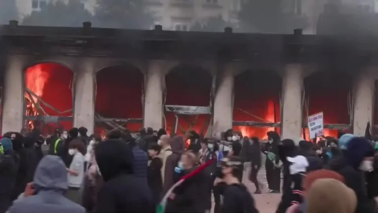 Posto de turismo de Lyon é incendiado durante onda de protestos na França