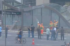 Prefeitura de São Paulo realiza limpeza na Avenida Paulista após atos de vandalismo