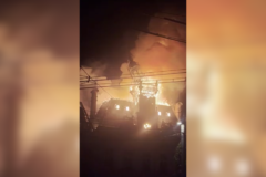 Protestos na França incendeiam e destroem prédio histórico de 140 anos