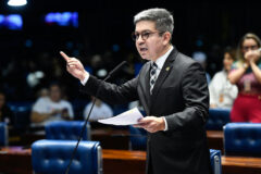 Randolfe Rodrigues perde reeleição no Senado e reflete onda de renovação no Amapá
