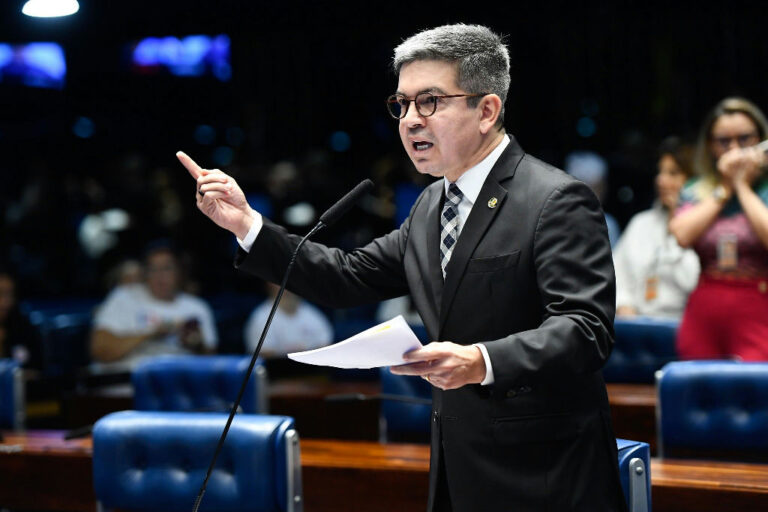 Randolfe Rodrigues perde reeleição no Senado e reflete onda de renovação no Amapá