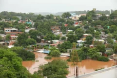 Rio Paraná sobe rapidamente e Itaipu alerta para risco de inundações no lado brasileiro
