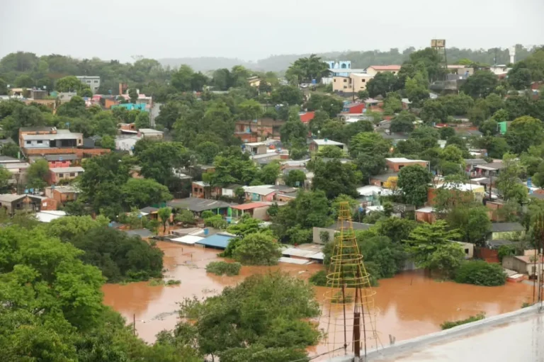 Rio Paraná sobe rapidamente e Itaipu alerta para risco de inundações no lado brasileiro