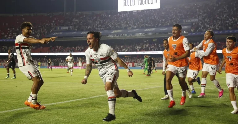 São paulo vence o vasco no morumbis e cola no pelotão de cima do brasileirão