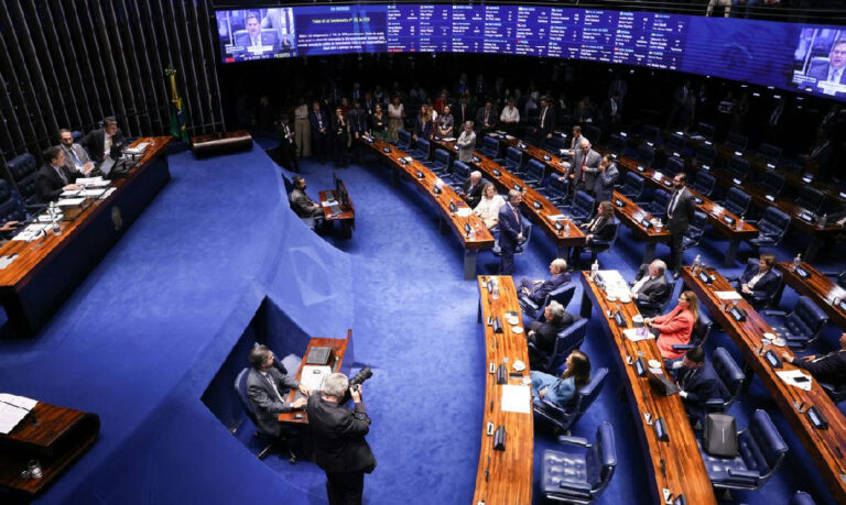 Senado aprova reajuste no teto de receita e perdão de dívidas para MEI's