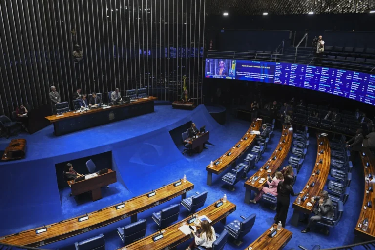 Senado intensifica debates sobre o fim da escala 6x1 com votação prevista para quarta-feira