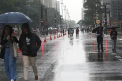 Sudeste entra em alerta para temporais e chuva forte no início desta semana