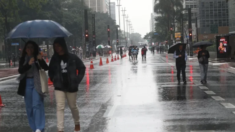 Sudeste entra em alerta para temporais e chuva forte no início desta semana