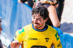 Surfe brasileiro avança com força total às quartas em Peniche