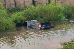 Tempestade Isaias deixa rastro de destruição e milhares sem luz nos EUA