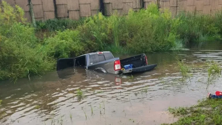 Tempestade Isaias deixa rastro de destruição e milhares sem luz nos EUA