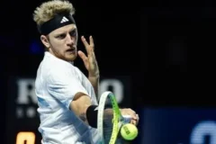 Tênis vê virada marcante de Davidovich Fokina contra Zverev rumo à final em Xangai
