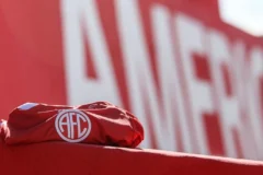 Tradição Centenária e paixão rubra marcam a Trajetória Histórica DO America Football Club