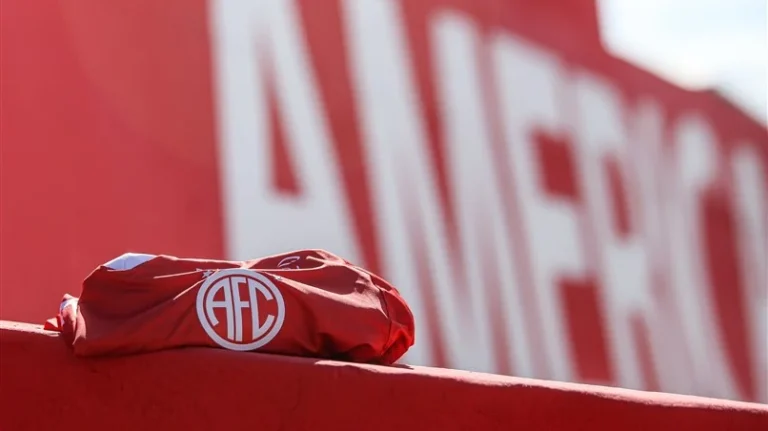 Tradição Centenária e paixão rubra marcam a Trajetória Histórica DO America Football Club