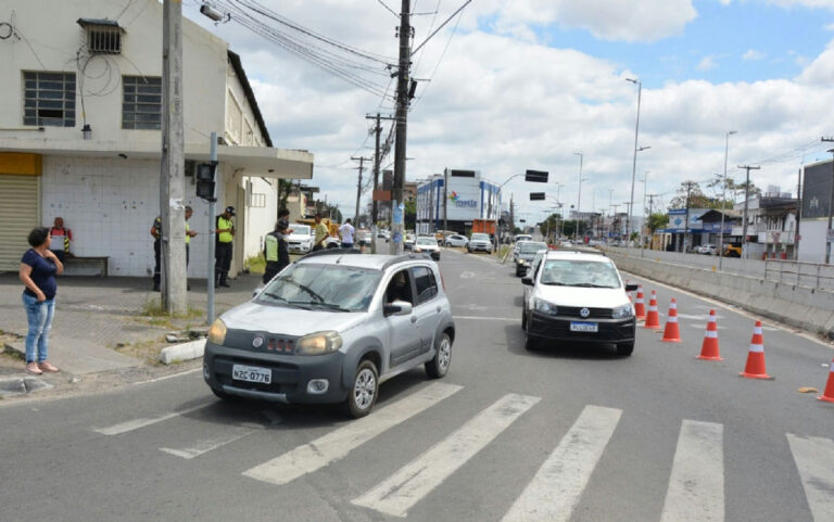 Trânsito em Feira de Santana tem alteração temporária na avenida Maria Quitéria