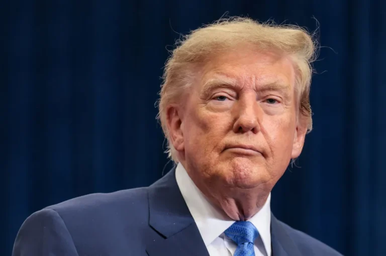 Trump classifica como inimigos quem não adotar o termo superinteligência