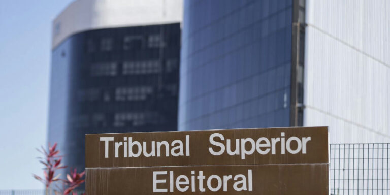 TSE suspende anúncios da campanha de Lula contra Flávio Bolsonaro sobre escala 6x1