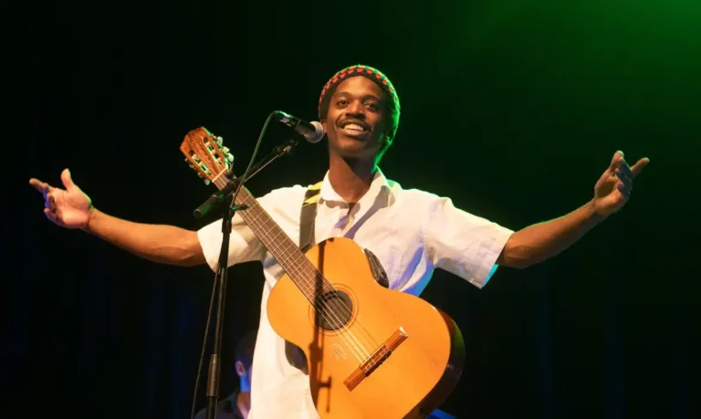 TV Brasil transmite show exclusivo Queda Livre de Caxtrinho no Cena Musical neste sábado