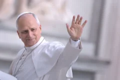 Vaticano confirma alta do papa Leão XIV após cirurgia pulmonar