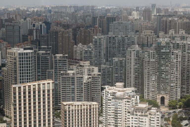 Vendas de moradias na China caem 13,7% e aceleram ritmo de retração econômica