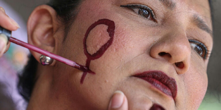 Violência política contra mulheres cresce 11 vezes e atinge recorde no Brasil