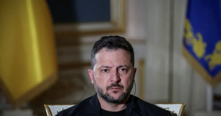 Zelensky acusa Trump de erro grave ao suspender sanções contra a Rússia