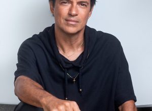 Honraria reconhece o cantor e compositor por sua contribuição à cultura e pela expansão de co...