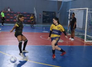 A competição reuniu seis equipes na primeira fase, divididas em dois grupos. No A, Contra Ataqu...