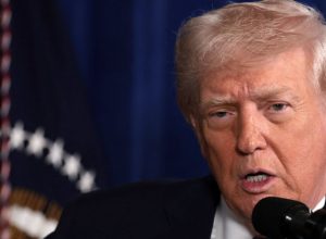 Presidente dos EUA, Donald Trump, durante entrevista coletiva em Palm Beach  • 03/01/2026 REUT...