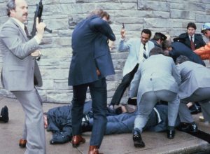 Vítimas do tiroteio após a tentativa de assassinato do presidente Ronald Reagan, em 30 de març...