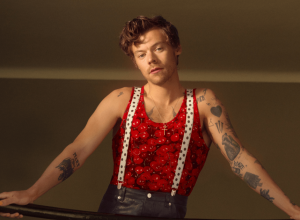 Harry Styles para o videoclipe de "As It Was"  • Reprodução/ Rolling Stones
