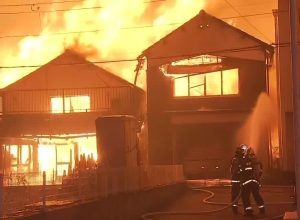 Incêndio atinge distrito montanhoso de Saganoseki, na cidade de Oita  • NNN / JAPÃO