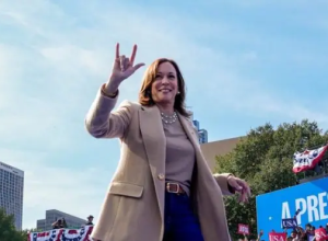 Kamala-Harris-2-712x370