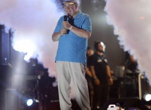 O candidato presidencial Rafael Lopez Aliaga, do partido Renovação Popular, faz discurso durant...