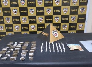 Questionado, o suspeito afirmou que vendia as substâncias por valores que variavam de R$ 50,00 a...