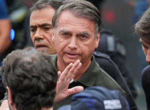 Advogados de Bolsonaro retiram pedido ao STF para anular condenação de 27 anos por golpe