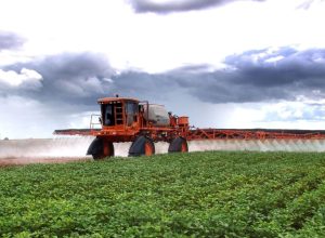 Pulverização de defensivos  • Alf Ribeiro