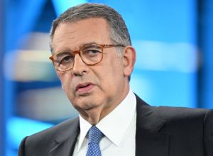 António José Seguro chega para o debate presidencial na RTP em 6 de janeiro de 2026, em Lisboa,...