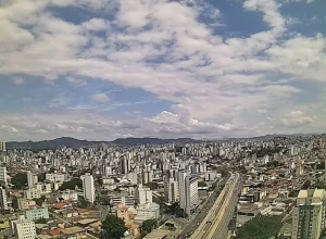 Belo Horizonte enfrenta calor intenso e Defesa Civil emite alerta de baixa umidade