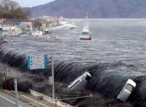O terremoto que abalou o Japão em 2011 desencadeou um tsunam sobre a cidade de Miyako, no Japão...