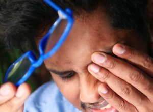 Especialistas sugerem pacientes a investigarem causa da coceira nos olhos  • Freepik