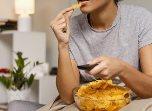 Estudos recentes apontam que o consumo frequente de ultraprocessados está ligado à perda de for...