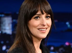 Dakota Johnson celebra parceria criativa com Taylor Swift em novo videoclipe