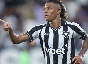 Danilo comemora o gol da vitória do Botafogo sobre o Racing na Copa Sul-Americana  • Vitor Si...
