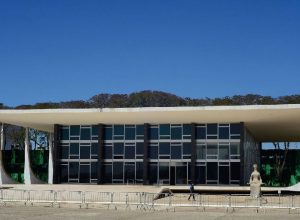 Edson Fachin determina prazo para PGR se posicionar sobre casos do INSS e Master