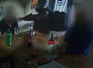 Empresário é alvo de assalto à mão armada em bar de Ponta Grossa